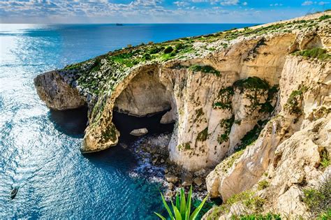 best blue grotto boat tour.